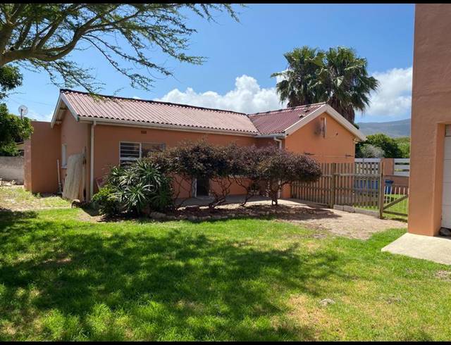 5 BEDROOM HOUSE FOR SALE IN SANDBAAI